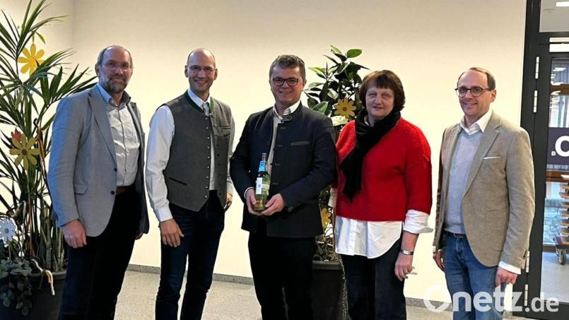 Einen intensiven Austausch gibt es zwischen Bayerischem Gemeindetag und Bayerischen Bauernverband in der Oberpfalz. Im Bild (von links) Direktor Peter Huber, Bezirkspräsident Ely Eibisch, dem Vorsitzenden des Bayerischen Gemeindetags in der Oberpfalz, Martin Birner, Bezirksbäuerin Rita Götz und Bezirksgeschäftsführer Hubert Hofmann. Bild: BBV Oberpfalz/exb