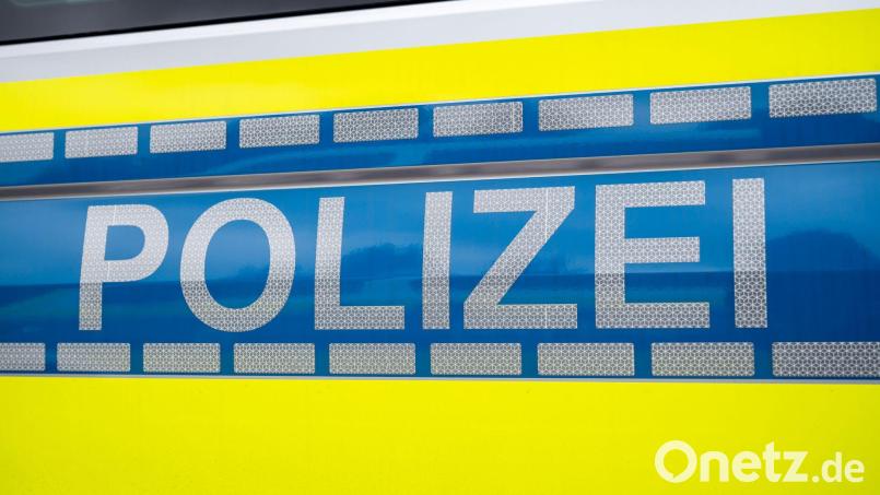 Die Polizei ermittelt. Wer kann sachdienliche Hinweise zu den Hakenkreuz-Schmierereien in Schwarzenfeld geben? Symbolbild: Daniel Vogl/dpa