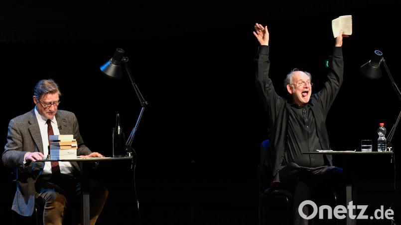 Michael Quast (rechts) und Philipp Mosetter haben sich jetzt im Amberger Stadttheater des Dramas Faust I von Johann Wolfgang von Goethe angenommen. Bild: Petra Hartl