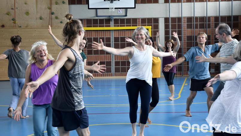 Kerstin Klug (Mitte) bei einem Rio-Abierto-Workshop in der Turnhalle des Heilpädagogischen Zentrums. Archivbild: Petra Hartl