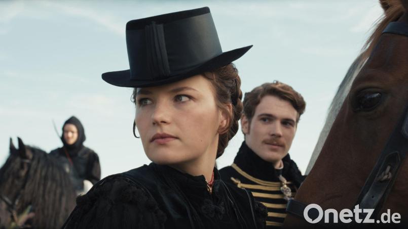 Szene aus der zweiten Staffel der Dramaserie „Die Kaiserin“ mit Devrim Lingnau als Sisi und Philip Froissant als Kaiser Franz Joseph I. (Bild: Netflix) Bild: Cr. Courtesy of Netflix © 2024/dpa