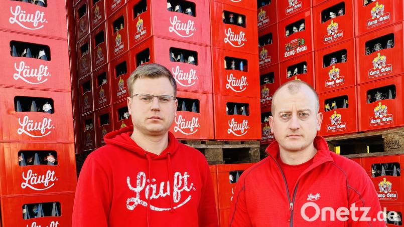 Die Brüder Rudolf und Richard Hopf (von links) müssen einen schweren Schritt gehen. Sie schließen die Traditionsbrauerei Lang. Bild: Lang-Bräu/exb