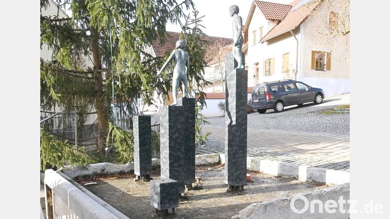 Der Lausbubenbrunnen in Gebenbach wird nun mit Fördermitteln des Wasserwirtschaftsamts in einen Trinkwasserbrunnen umgestaltet. Dafür kann die ursprünglich beantragte Förderung über das AOVE-Regionalbudget nun für die neue Gemeinde-Homepage verwendet werden. Bild: gf