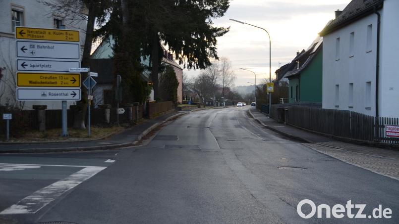 Insbesondere in der breiten und geradlinigen Creußener Straße klagen Anlieger über zu schnelles Fahren. Die Polizei soll vermehrt dort Geschwindigkeitskontrollen vornehmen. Bild: ak