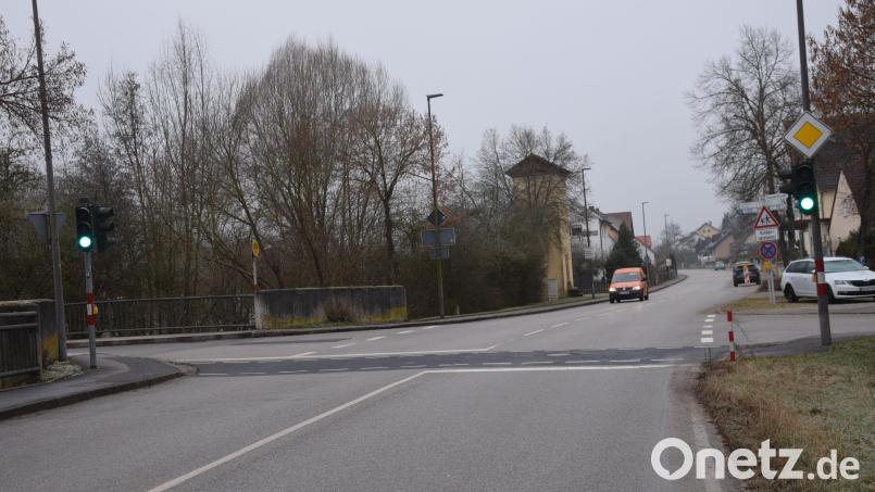 Die Sicherheit der Schulwege steht im Mittelpunkt der Bürgerinformation im Schloss-Stadl. Ein Brennpunkt ist die Hohenburger Straße (Bild). Dort war der schnellste Verkehrsteilnehmer am Heiligen Abend vergangenen Jahres mit 111 Stundenkilometer bei erlaubten 50 km/h unterwegs. Bild: bö