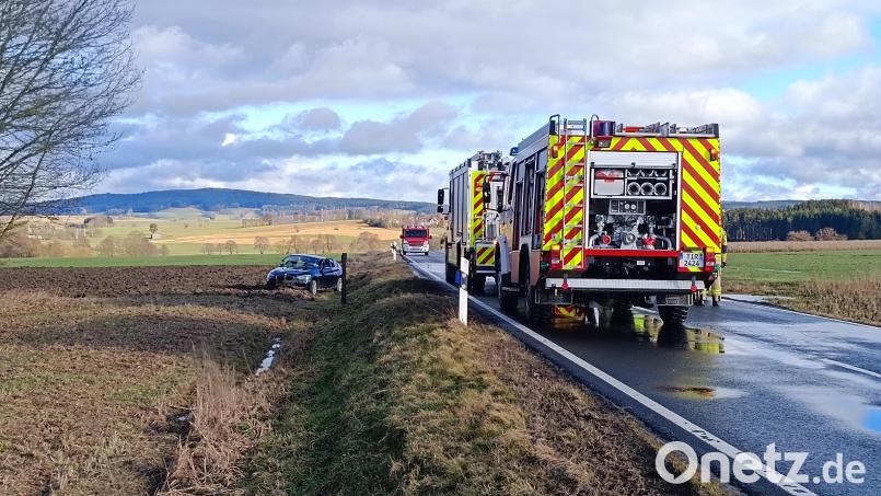 Auf der Staatsstraße 2167 bei Großkonreuth ist am Mittwochnachmittag ein Auto von Fahrbahn abgekommen. Bild: nic