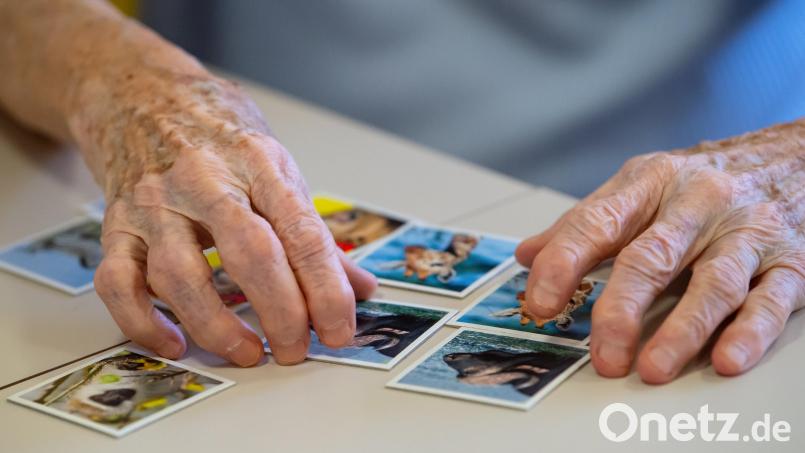 Wenn &quot;Memory&quot; wieder zur Herausforderung wird: In Deutschland leben 1,2 Millionen Menschen mit der Diagnose Alzheimer. Bild: Sven Hoppe/dpa
