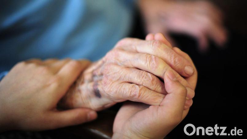 Ins Rollen brachte den Fall ein Youtuber, die Pflegeeinrichtung stellte Strafanzeige. (Symbolbild) Bild: Daniel Reinhardt/dpa