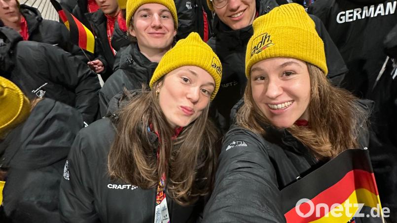 Ein Selfie bei der Eröffnungsfeier: Miriam Reisnecker (vorne rechts) und das deutsche Langlaufteam bei der Eröffnungsfeier der Games in Turin. Bild: Reisnecker