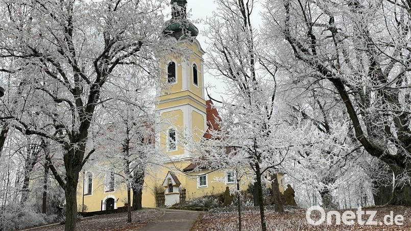 Die Annabergkirche in Sulzbach-Rosenberg wurde vor ein paar Tagen vom Raureif eingerahmt. Bild: Royer