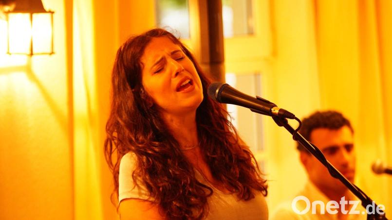 Ann Vriend mit Ihrer expressiven ,kraftvollen, soul-getränkte Stimme in Sulzbach Rosenberg zu Gast. Bild: Ralf Triesch/exb