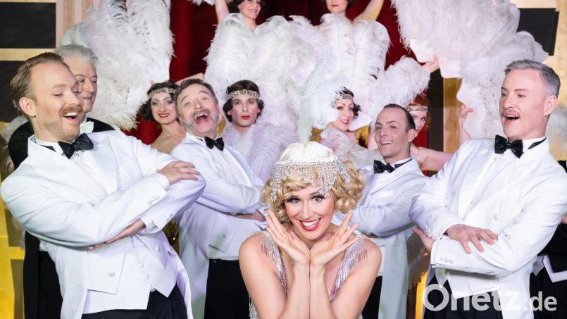 Bei der turbulenten Revue-Operette &quot;Ball im Savoy&quot; geht es nicht nur musikalisch hoch her. Bild: Hannah Hilger/exb
