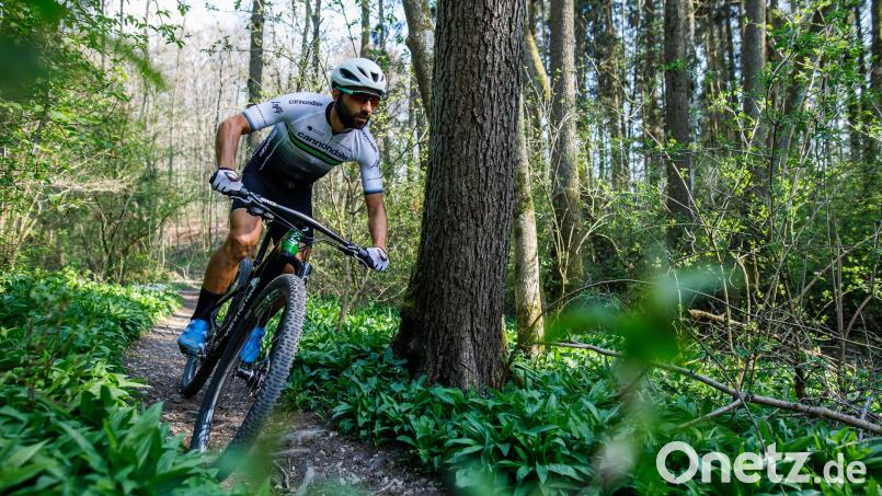 Mountainbiker nutzen seit vielen Jahren den Südhang des Ochsenkopfes. Der Seilbahn-Neubau hat den Fahrspaß unterbrochen. Symbolbild: Philipp von Ditfurth/dpa
