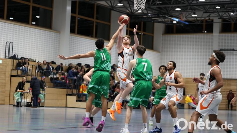 Vor allem auf die Neustädter Aufbauspieler Sebastian Fritsch (im Bild) und Liam Archer wird es gegen den hohen Favoriten Bayreuth ankommen. Bild: Dieter Jäschke