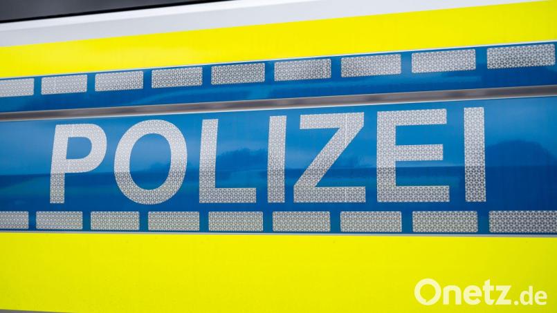 Nach einer Unfallflucht in Tirschenreuth bittet die Polizei um Hinweise. Symbolbild: Daniel Vogl/dpa