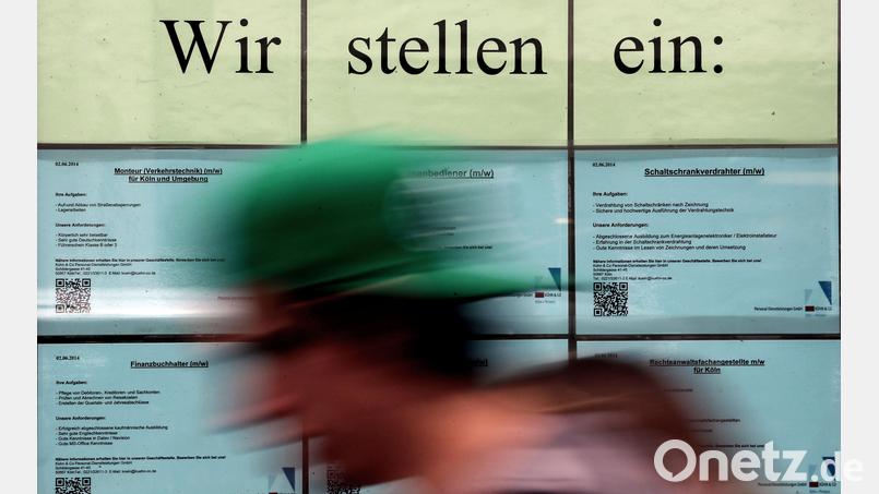Wer als Leasingkraft arbeiten möchte, bewirbt sich dafür in der Regel bei einer Zeitarbeitsfirma. Symbolbild: Oliver Berg/dpa