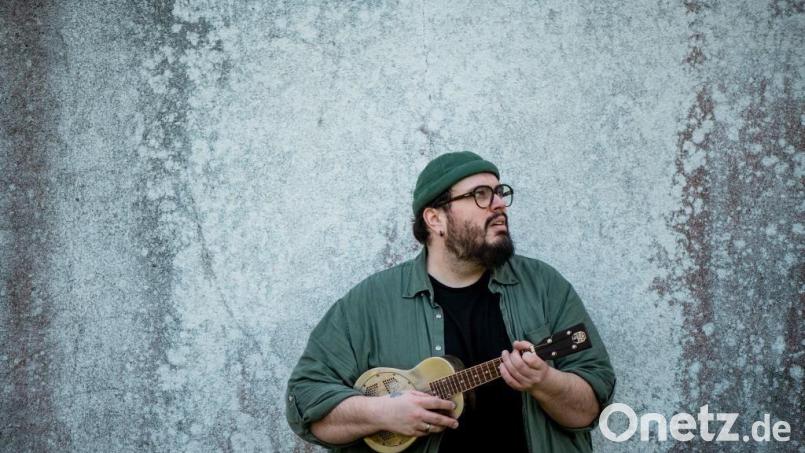 Als einer der bekanntesten Liedermacher Bayerns ist Mathias Kellner seit vielenJahren fester Bestandteil der Musik- und Kabarettszene. Bild: Lisa Schätz/exb