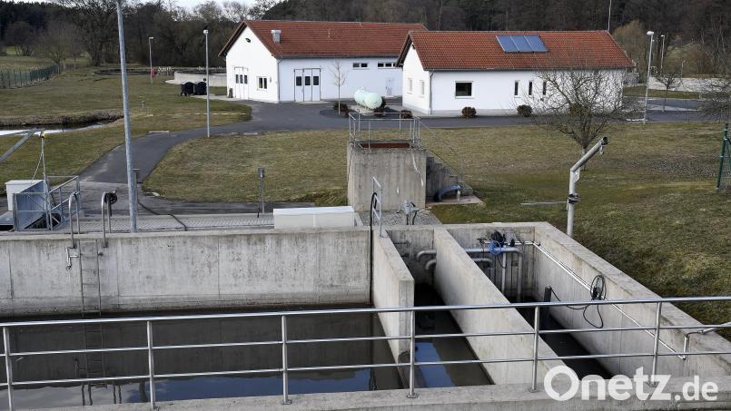 8,76 Millionen Euro für die Sanierung der Kläranlage in Auerbach sollen aus Beiträgen auf Grundstücks- und Geschossflächen finanziert werden. Archivbild: Petra Hartl