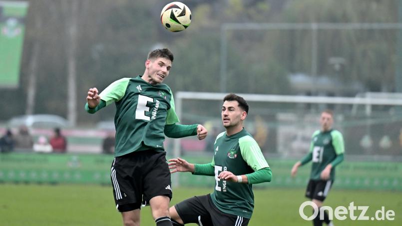 Marco Kaiser (links) und Christian Heinloth (rechts) testen mit der DJK Ammerthal gegen Unterreichenbach. Archivbild: Hubert Ziegler