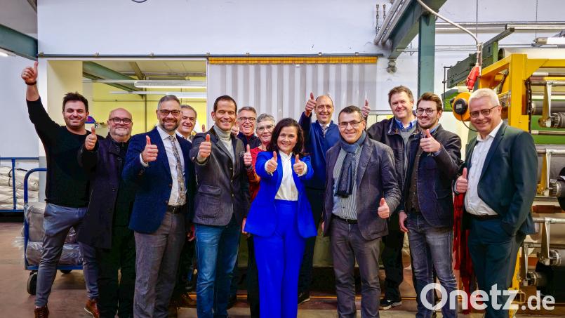 Zu Besuch in der Tuchfabrik Mehler war bei einem Unternehmensfrühstück der Mittelstands- und Wirtschaftsunion auch die Bundesvorsitzende Gitta Connemann (Mitte). Bild: Ahmed El-Zein