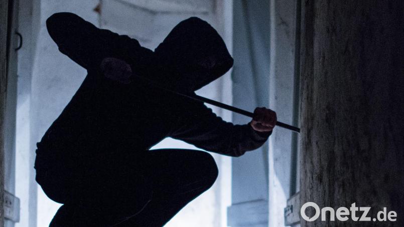 Die Täter wendeten Gewalt an, um in das Innere des Restaurants in Regensburg zu kommen. Symbolbild: Silas Stein/dpa