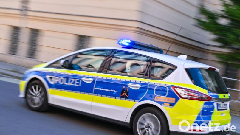 In Amberg ist es wegen einer Messerstecherei zu einem größeren Einsatz gekommen. Symbolbild: Patrick Pleul/dpa