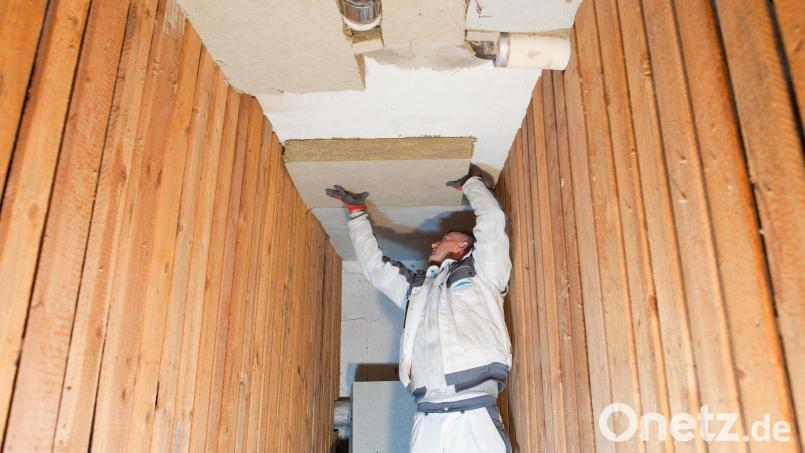 Manchmal sollte besser ein Profi ran – wer seinen Keller dämmen will, sollte sich vorab auf jeden Fall beraten lassen. Bild: Klaus-Dietmar Gabbert/dpa