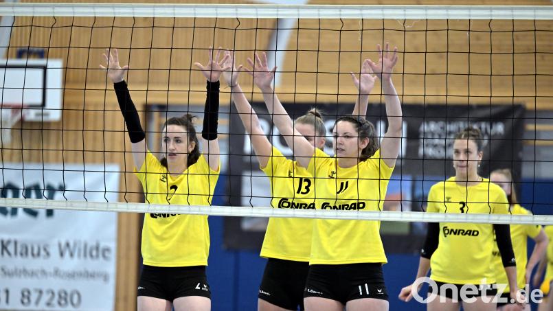 Die Volleyballdamen des SV Hahnbach (Szene aus dem Spiel gegen Dresden) waren beim Spiel in Leipzig chancenlos. Bild: Hubert Ziegler