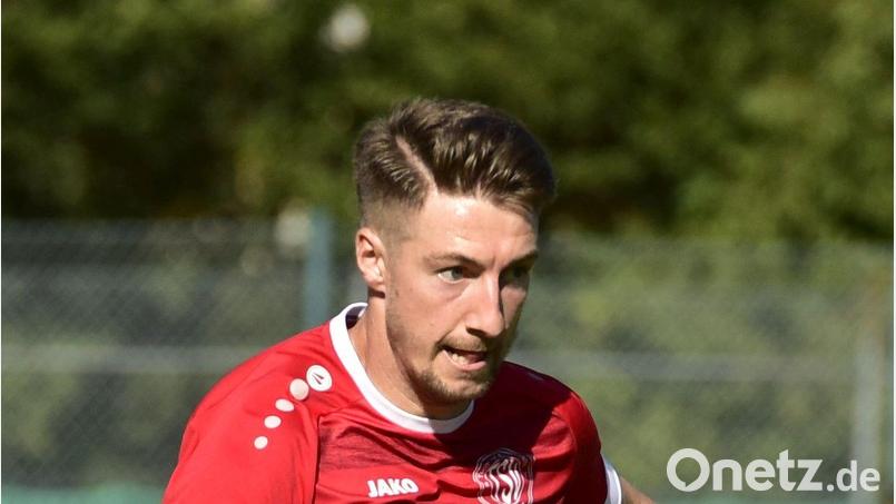 André Klahn (rechts) im Vorwärtsgang: Der Spielertrainer des TSV Tännesberg hat seinen Vertrag um ein weiteres Jahr verlängert. Bild: mhs