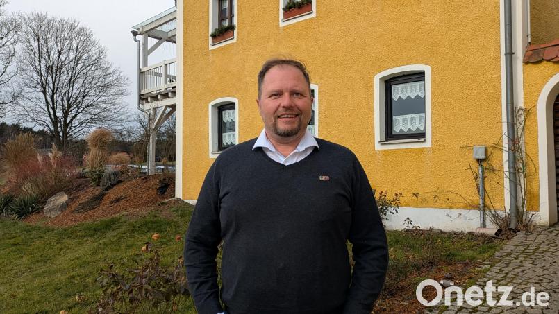 Für die Freien Wähler will Hubert Schicker in den Bundestag einziehen, hier vor seinem Anwesen in Pechtnersreuth bei Waldsassen. Bild: pz