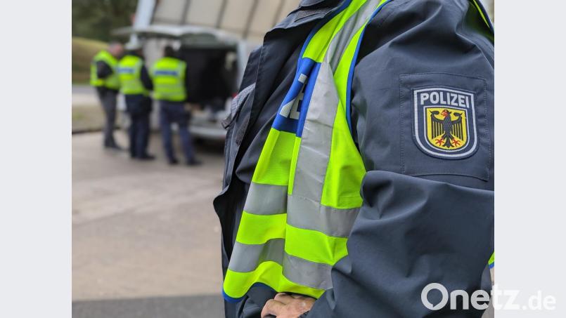 Die Bundespolizei Waidhaus verweigerte wegen fehlender legaler Einreisedokumente einem 58-Jährigen die Einreise nach Deutschland. Symbolbild: Bundespolizei, exb