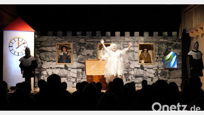 &quot;Das kleine Gespenst&quot; feiert auch im Feststodl in Pertolzhofen Erfolge. Bild: Florian Wein/exb