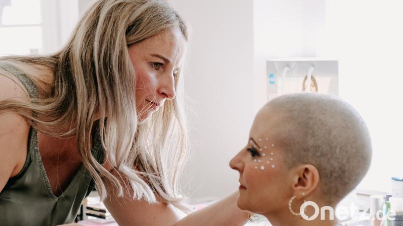 Extravagant und glamourös: In der Hand eines Profis verwandelt sich Susi Honig in ein Model. Bild: Vanessa Weber Meraki Photografie &amp; Atelier