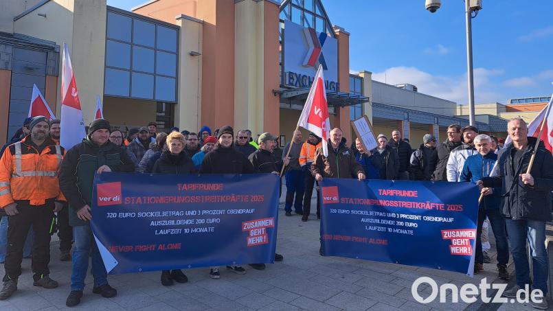 Beschäftigte der US-Army haben am Montag in Grafenwöhr zu einer aktiven Mittagspause aufgerufen. Bild: Kathrin Birner