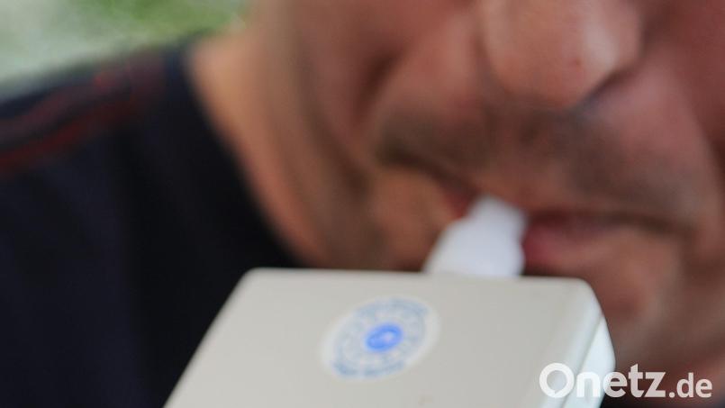 Bei einer Alkoholkontrolle der Polizei im östlichen Landkreis Schwandorf beleidigte ein 68-Jähriger einen Polizisten und leistete außerdem Widerstand. Dafür muss er nun eine Geldstrafe zahlen. Symbolbild: Britta Pedersen