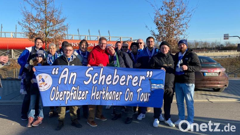 Die Hertha-Fans aus der Oberpfalz auf Tour. Natürlich waren sie beim Spiel am Samstag in Regensburg dabei. Bild: Isabell Straka