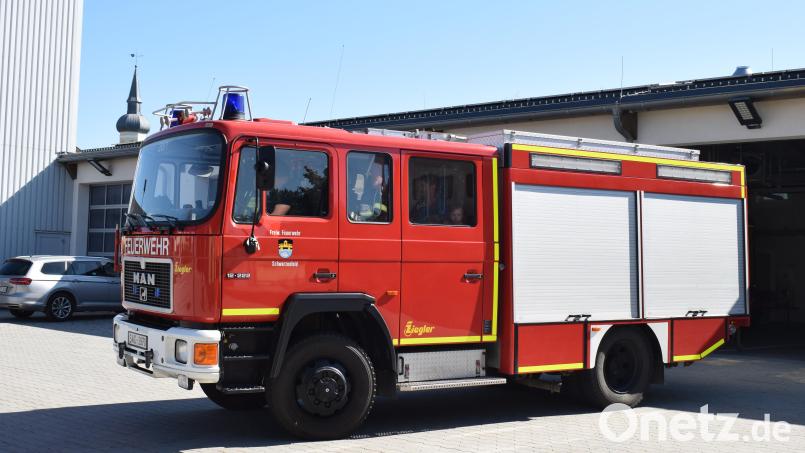 Die vier Feuerwehren des Marktes Schwarzenfeld sind technisch gut ausgerüstet. Das Bild zeigt das Tanklöschfahrzeug 16/25 der Feuerwehr Schwarzenfeld, das durch ein Löschgruppenfahrzeug 20 ersetzt werden soll. Bild: bnr