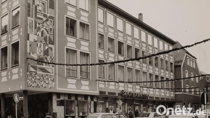 Ein heute ungewohnter Anblick: die Fassade der ehemalige Stadtsparkasse an der Herrnstraße in Amberg. Archivbild: Richard Heider