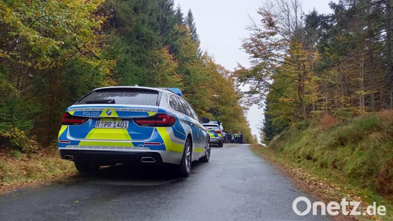 Etwa 80 Einsatzkräfte und sieben Streifen der Polizei beteiligten sich an der Suche nach der Seniorin. Symbolbild: Polizeipräsidium Oberpfalz/exb