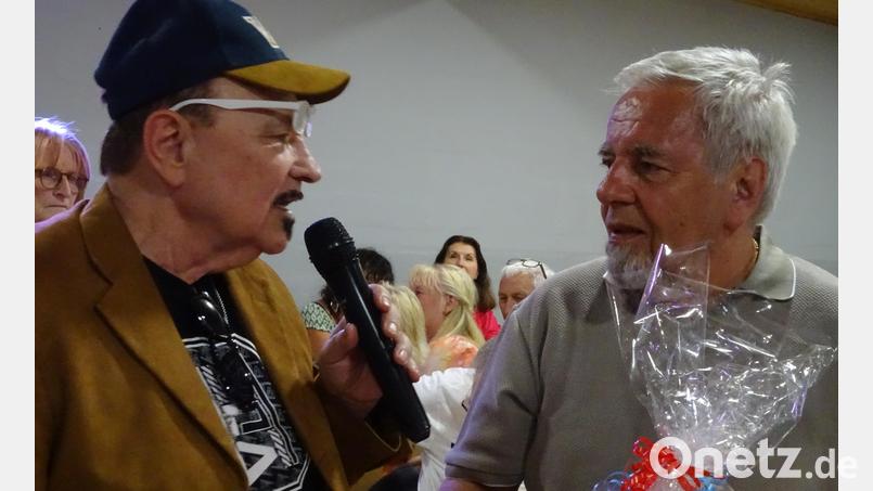 Herbert Olbrich (links) und Günter Kälberer (rechts) zählten vor nahezu vier Jahrzehnten zu den Gründungsmitgliedern des Amberger Musikerstammtischs. Nun steht die Traditionsgemeinschaft an einem Scheideweg. Archivbild: Houschka