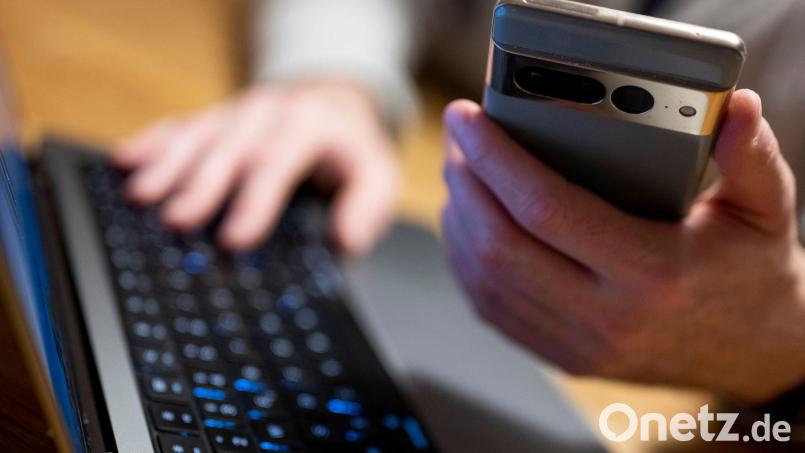 Immer wieder kommt es zu Fällen von Sextortion, wie kürzlich wieder in Amberg. Bild: Monika Skolimowska/dpa