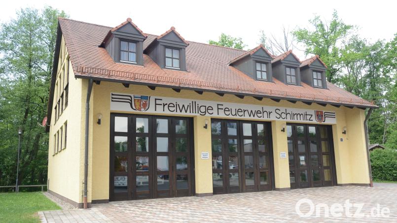 Kritik gibt es in der Gemeinderatsitzung an Bürgermeister Ernst Lenks Infopolitik in Sachen Grundstückskauf für ein neues Feuerwehrhaus. Einig sind sich die Gremiumsmitglieder dann aber, dass es einen Neubau braucht. Das alte Gebäude erfüllt zahlreiche Anforderungen nicht mehr. Bild: bey