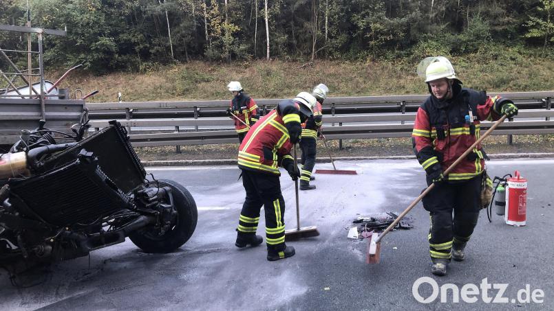 Verstärkt werden die Aktiven auf die A 93 gerufen, um dort Hilfe zu leisten. Können künftig auch Feuerwehrler mit über 65 Jahren dort mit anpacken? Eine mögliche Gesetzesänderung in Bayern wird momentan diskutiert. Archivbild: wro
