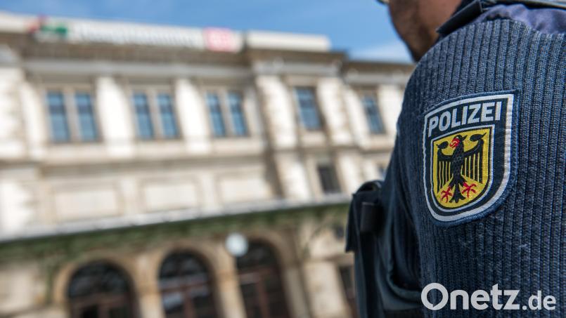 Die Bundespolizei Waidhaus nahm am Weidener Bahnhof einen gesuchten Straftäter fest. Bild: Bundespolizei / exb