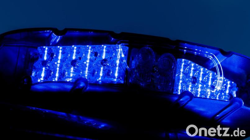 Die Polizei rückte zu der Mittelschule aus und ermittelt nun. (Symbolbild) Bild: Rolf Vennenbernd/dpa