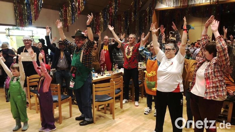 Tolle Stimmung gleich von Anfang an: Das ist eines der Markenzeichen des SHG-Faschings in Wiesau. Bild: wro