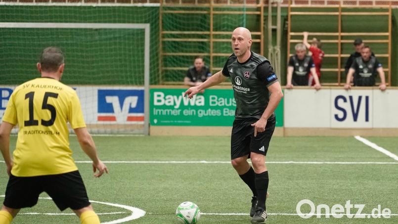 Timo Rost, der ehemalige Trainer des FC Amberg, lief in der Krötenseehalle im Trikot des 1. FC Nürnberg auf. Bild: ref