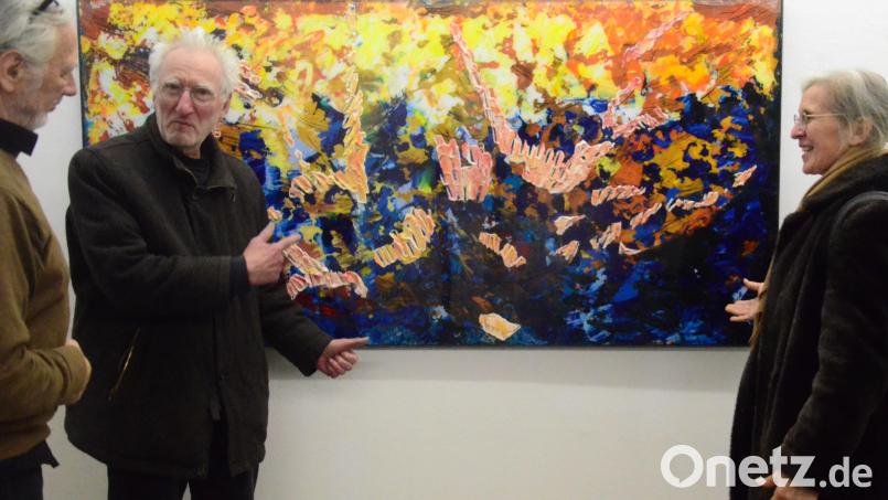 Die Berliner Künstlerin Renée Strecker (rechts) präsentiert beim Weidener Kunstverein ihre Arbeiten. Bild: Kunz