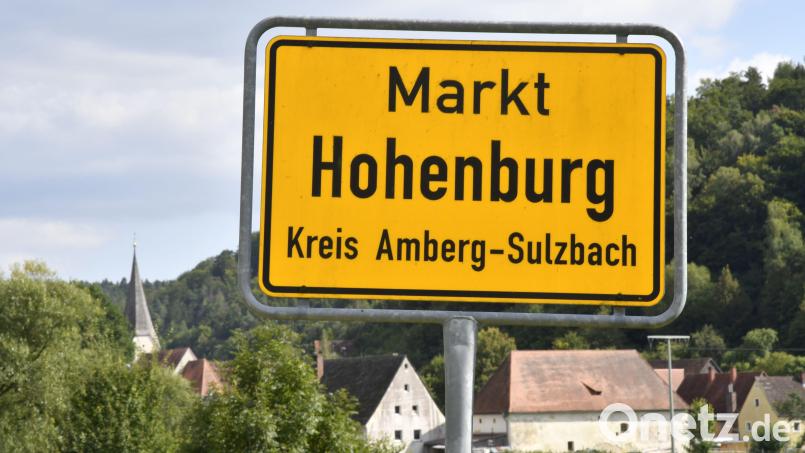 In der Gemeinde Hohenburg hängt der Haussegen nicht nur ein bisschen schief. Das liegt am aktuellen Hebesatz für die Grundsteuer B, den der Gemeinderat mit 7 zu 4 Stimmen so beschlossen hat. Bild: Petra Hartl