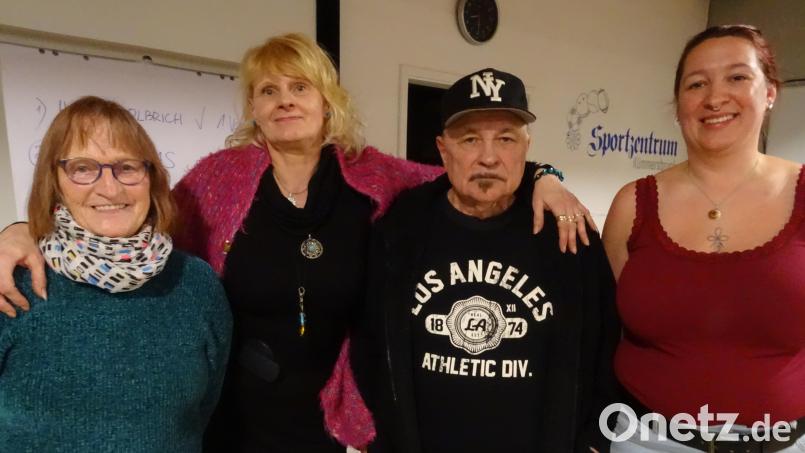 Sie führen ab sofort den Amberger Musikerstammtisch: Kassiererin Rosi Hummel, Zweite Vorsitzende Manuela Haas, Vorsitzender Herbert Olbrich und Schriftführerin Isabella Lautner (von links). Bild: Houschka